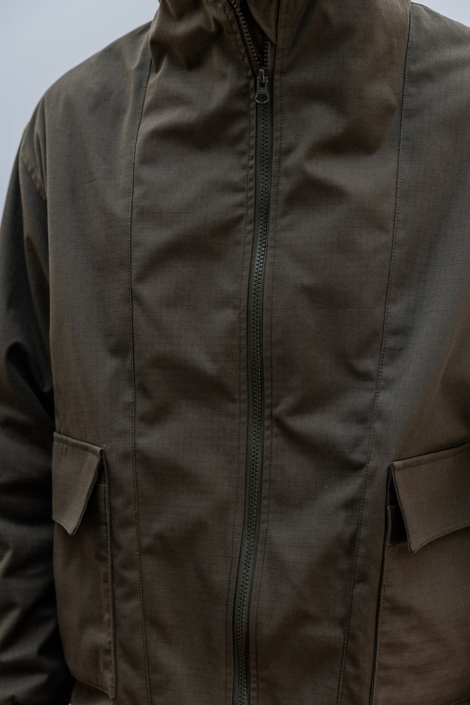 Buzo Visera Toti Verde Oliva - Detalle 2